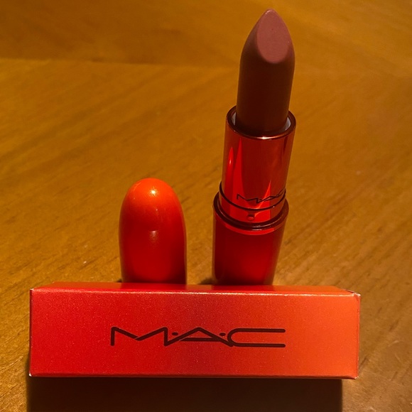 MAC Matte Lipstick Lookin’ Like Wealth - Picture 4 of 16